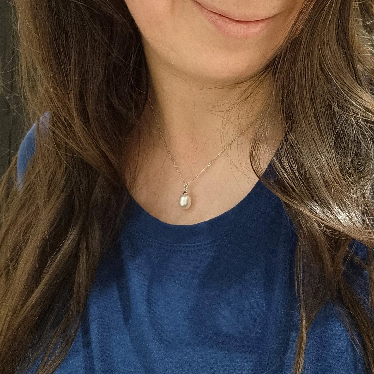 Silver single pearl necklace